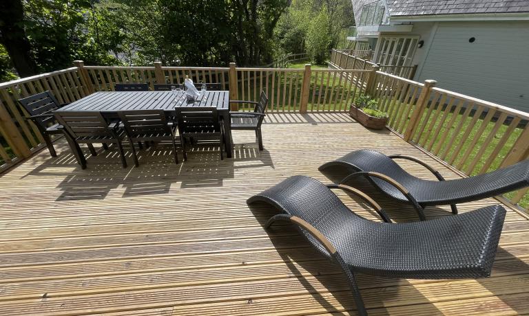 Outdoor dining and loungers