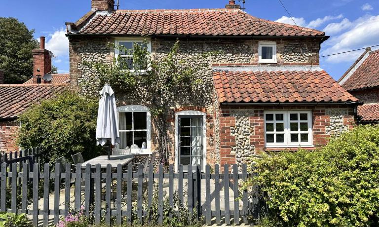 Mays Cottage Exterior