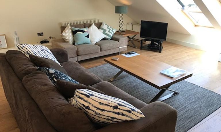 Large upstairs lounge