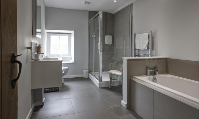  Modern spacious bathroom