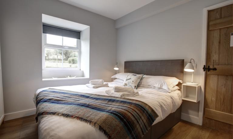  Sumptuous king-size bed in double bedroom