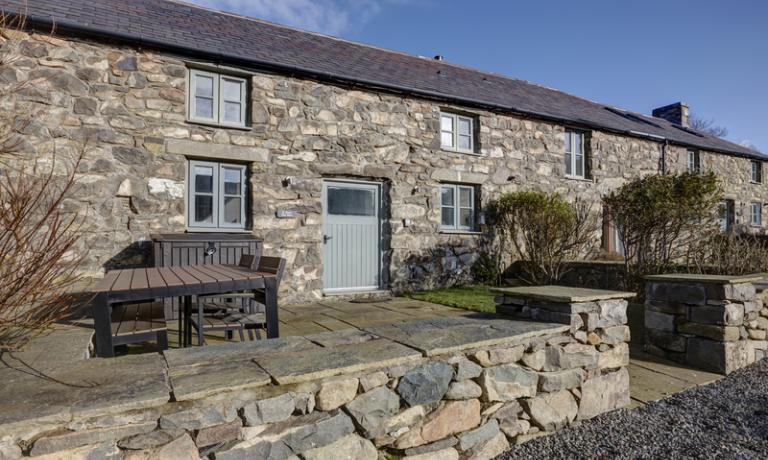  Exclusive two bedroom stone cottage