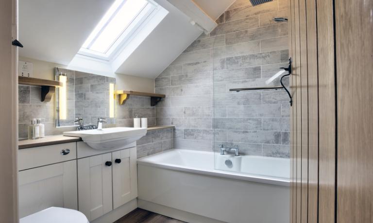 Ensuite bathroom