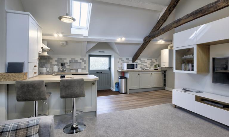  Lounge and kitchen area