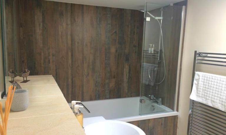  Second bathroom