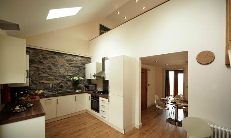  Kitchen area