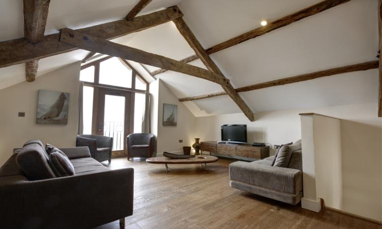  Living room area
