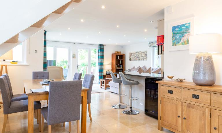 Kitchen & Dining Area
