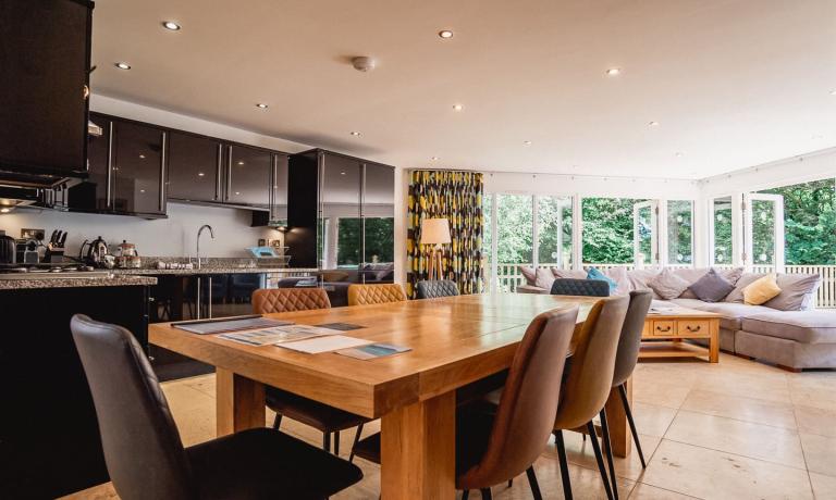 Kitchen & Dining Area