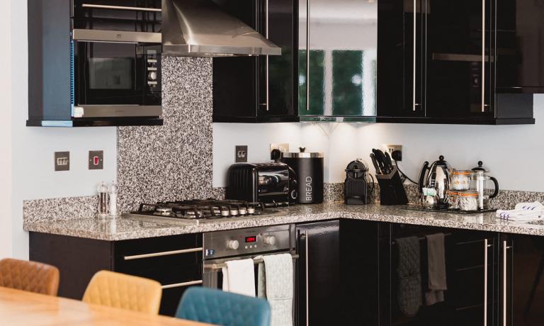 Kitchen & Dining Area