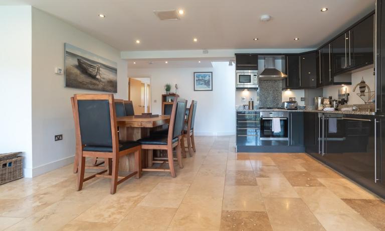 Kitchen & Dining Area