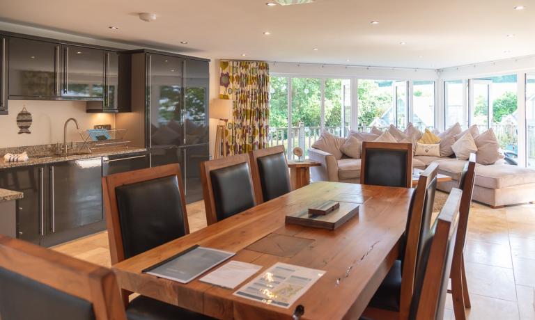 Kitchen & Dining Area