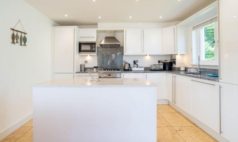 Villa 4 Kitchen
