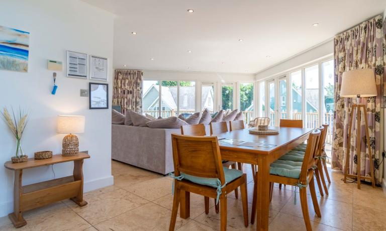Villa 4 Dining Area