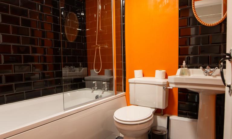 Kiri Bathroom 2