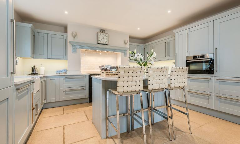 Kitchen with island and breakfast bar