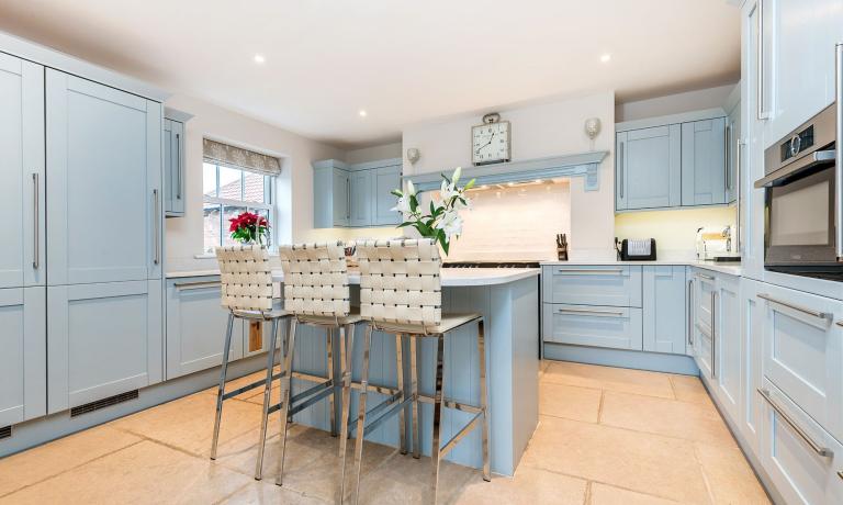 Kitchen with island and breakfast bar