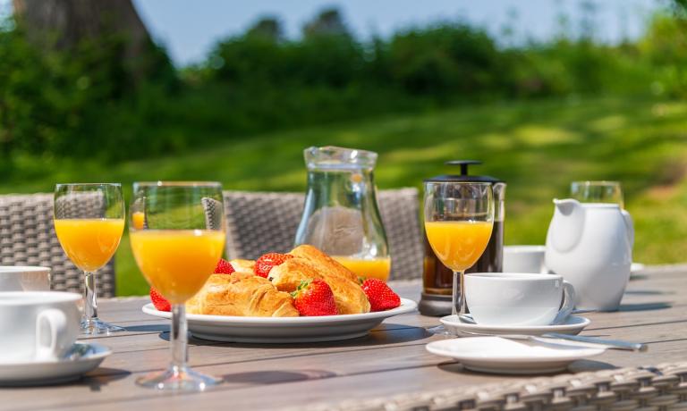 Al-fresco dining